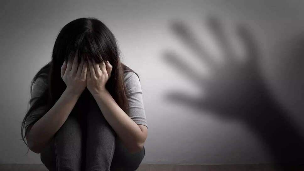 स्कूल में छात्राओं से अश्लील हरकत, लड़कियों को भेजती थी टीचर