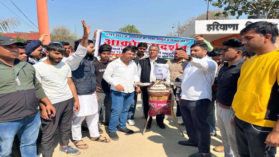 हरियाणा विद्यालय शिक्षा बोर्ड नकल व पेपर लीक के विरोध में उतरी एनएसयूआई