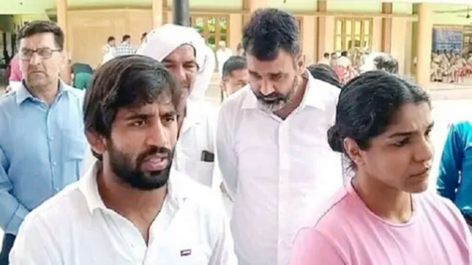 सोनीपत में खाप पंचायत, बजरंग-साक्षी पहुंचे