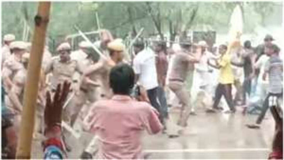 हिसार में दलित युवक की मौत पर प्रदर्शन के दौरान पुलिस से झड़प, पुलिस ने बरसाई लाठियां