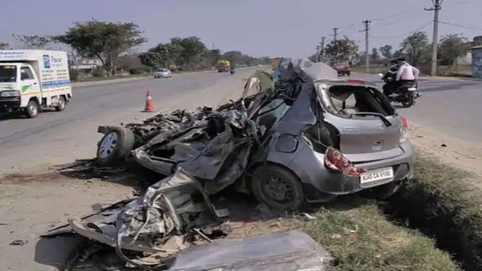 सड़क हादसे में 5 की मौत:ब्रांच मैनेजर का बर्थडे सेलिब्रेट करके लौट रहे थे