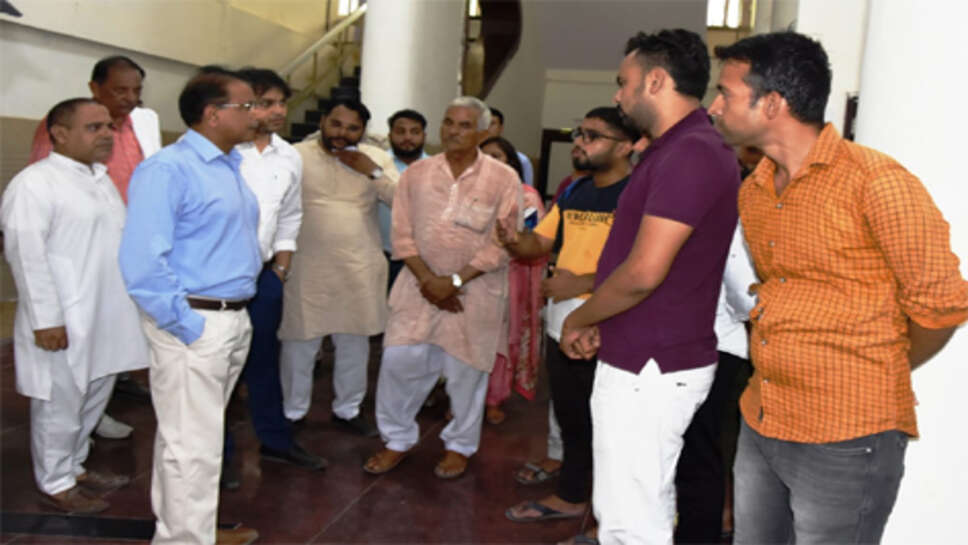उपायुक्त नरेश नरवाल ने किया शहर के विभिन्न क्षेत्रों का दौरा