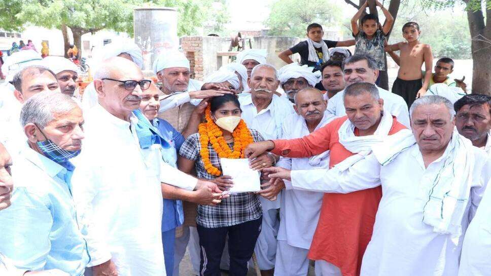 खिलाड़ी सुनीता कश्यप के मकान निर्माण के लिये विधायक बलराज कुंडू ने भेजी 5 लाख की सहायता राशि