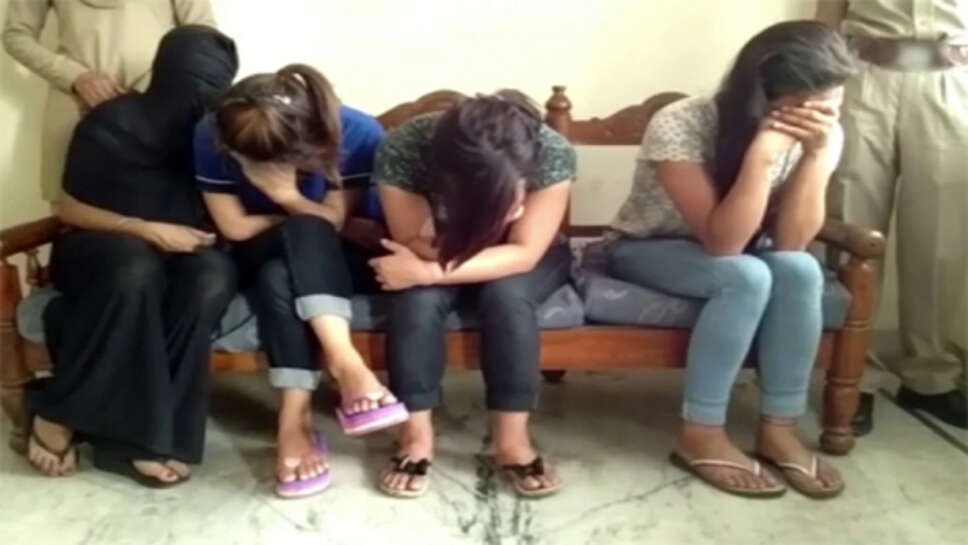 स्पा में रेड, 14 साल की लडक़ी ने खोले राज