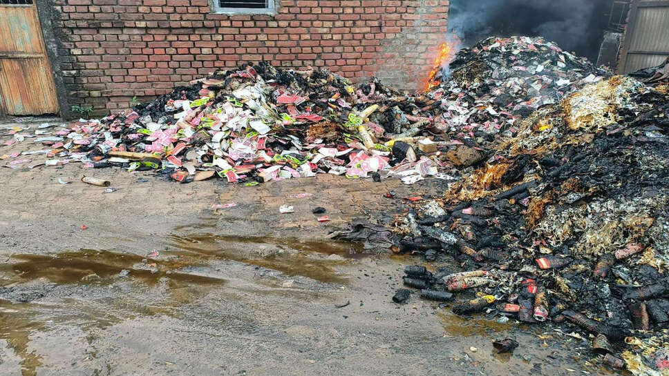 भिवानी: पेपरकप डिस्पोजल फैक्ट्री में लगी आग