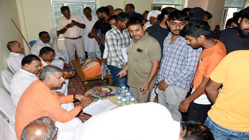 गांव में विकास कार्य के लिए प्रस्ताव पोर्टल पर अपलोड करवाने जरूरी हैं: धर्मवीर सिंह