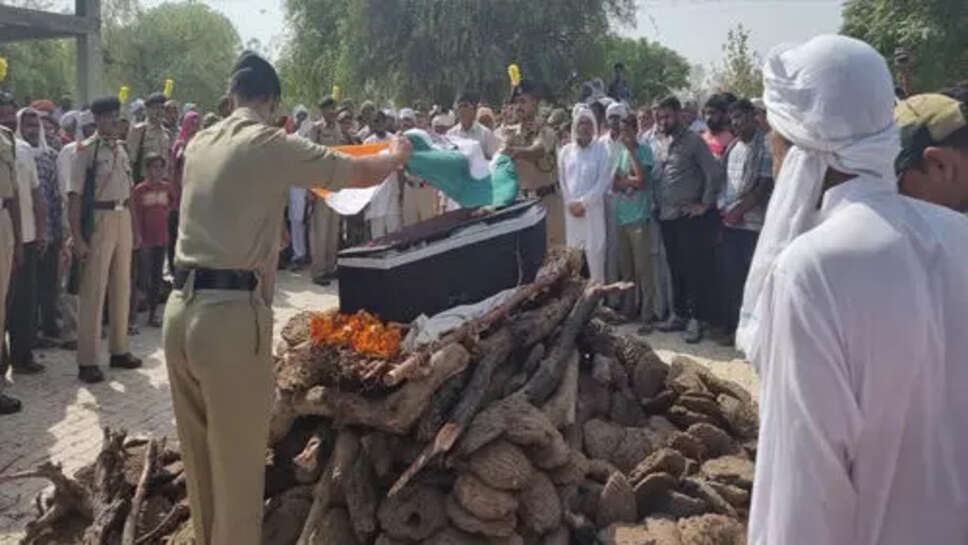 हांसी : शहीद ओमप्रकाश का राजकीय सम्मान के साथ अंतिम संस्कार, हजारों लोगों ने नम आंखों से दी श्रद्धांजलि