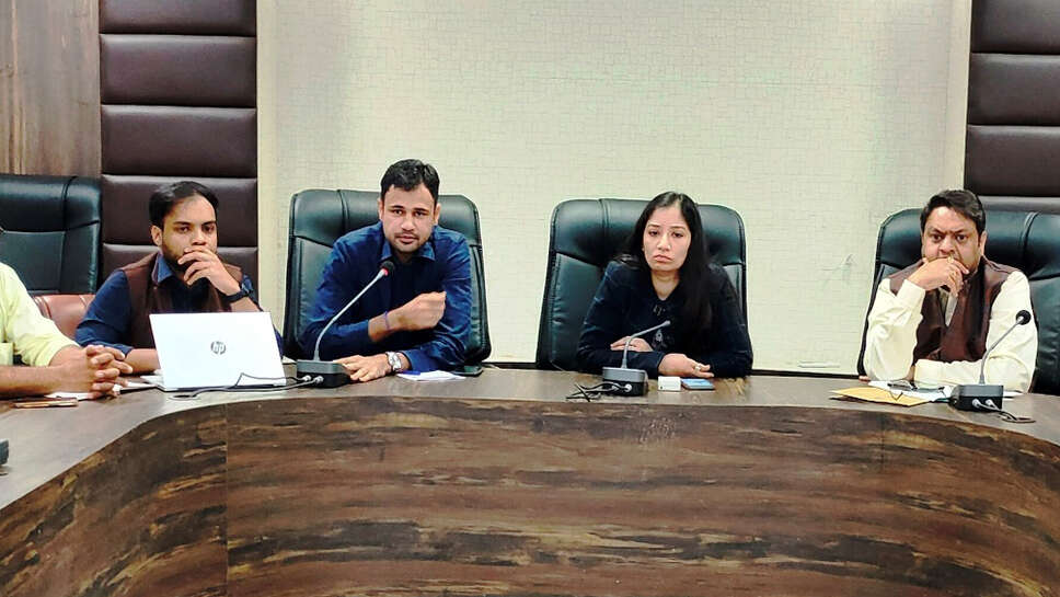 सीएम विंडो से आने वाली शिकायतों को शीघ्र निपटाएं अधिकारी: एडीसी