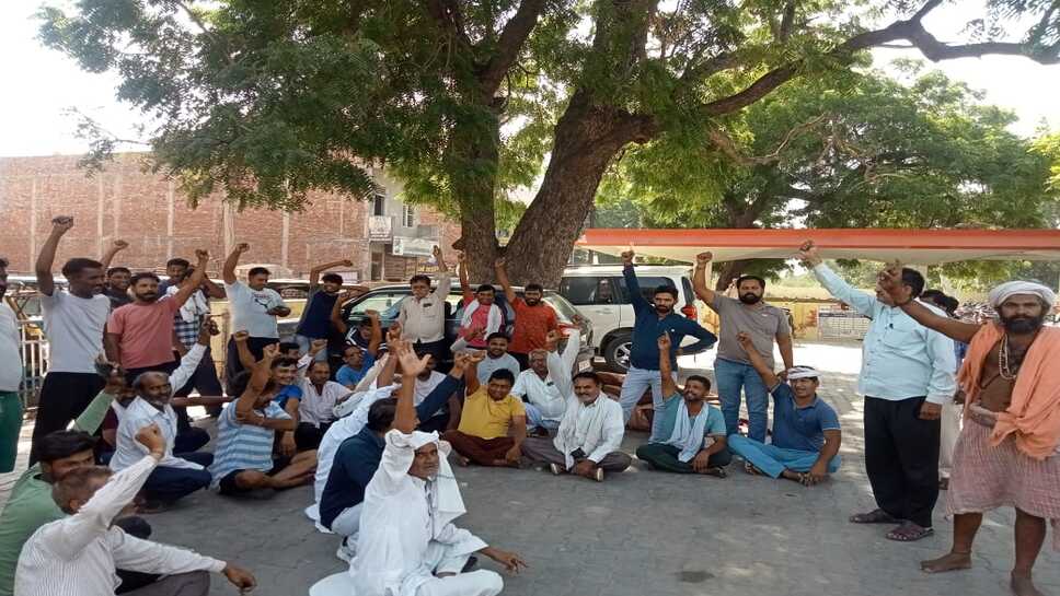 ऑटो चालकों व ई-रिक्शा चालकों स्टीकर के 340 रू. लेना सरासर गलत: सोनी