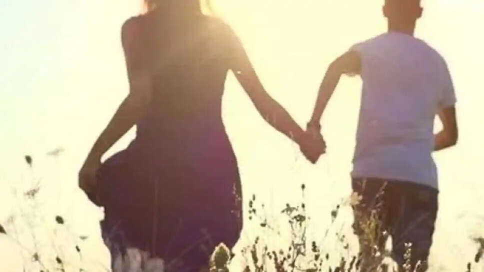 4 बच्चों की मां प्रेमी संग भागी