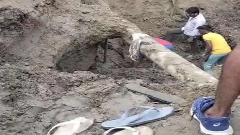 सीवरेज की खुदाई करते वक्त हुआ हादसा, मिट्&zwnj;टी में दबने से 1 मजदूर की मौत