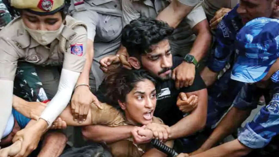 बृजभूषण के खिलाफ धरना दे रहे पहलवान दिल्ली से रवाना