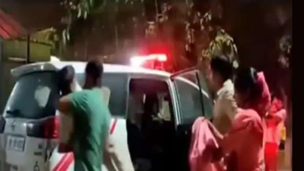 प्रसाद के रूप में पिलाया नशीला पदार्थ:गुरुग्राम में बुद्धों माता मंदिर के मेले में फ्रूटी पीते ही 20 श्रद्धालु बेहोश