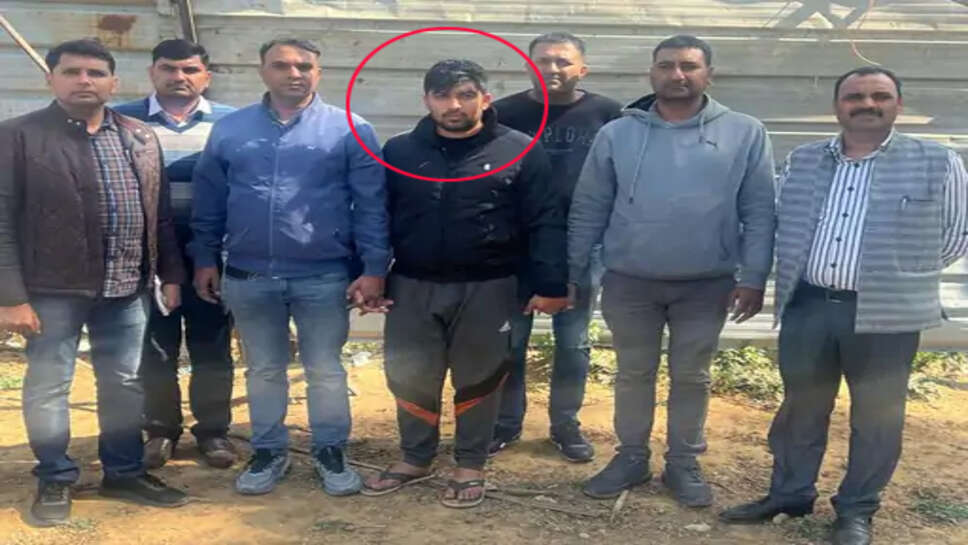 दिल्ली: युवती के शव को लेकर घूमता रहा प्रेमी