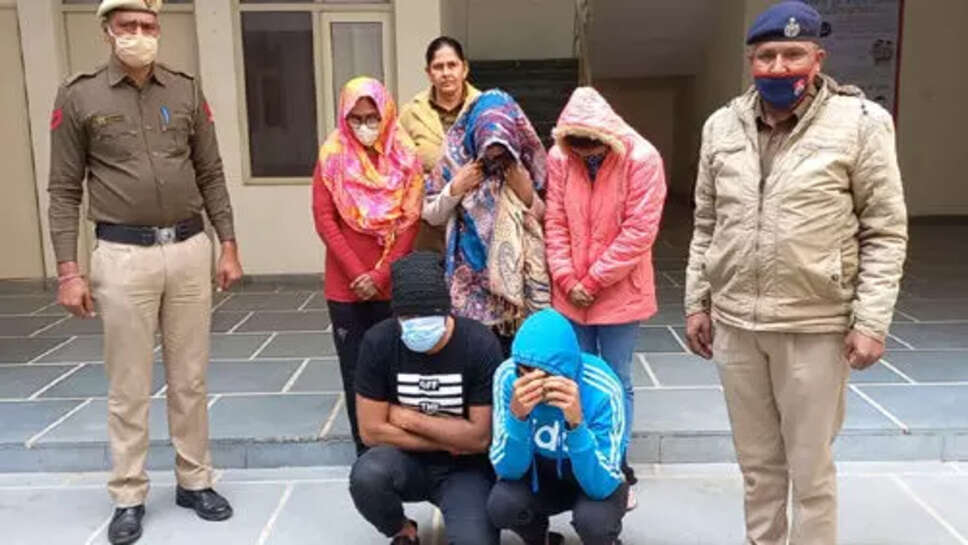 स्पा सेंटर की आड़ में चल रहा था वेश्यावृति का धंधा, तीन युवतियों समेत पांच गिरफ्तार