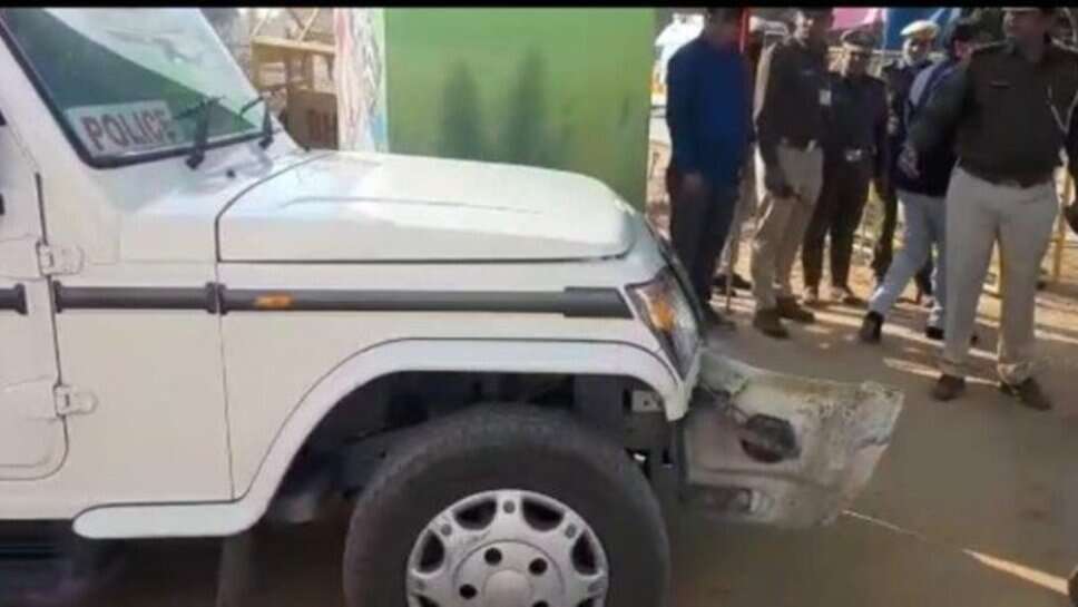 मुख्यमंत्री के काफिले में शामिल पुलिस की गाड़ी ने मारी सरकारी गाड़ी को टक्कर