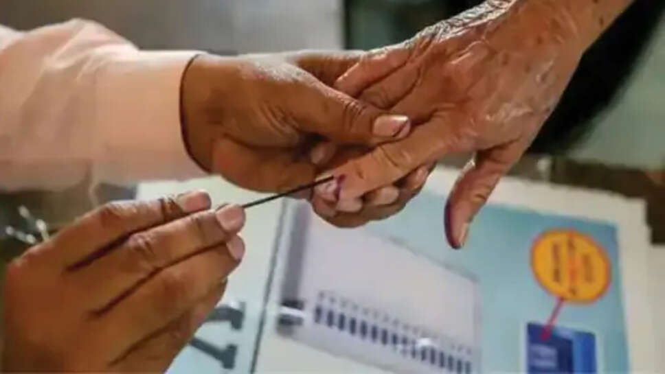 हरियाणा में पंचायत चुनाव वोटिंग ,CM सिटी करनाल में चली तलवारें