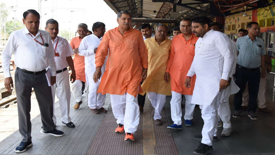 अमृत योजना के तहत होगा रेलवे स्टेशनों पर सुविधाओं का विस्तार एवं सौंदर्यकरण: धर्मबीर सिंह