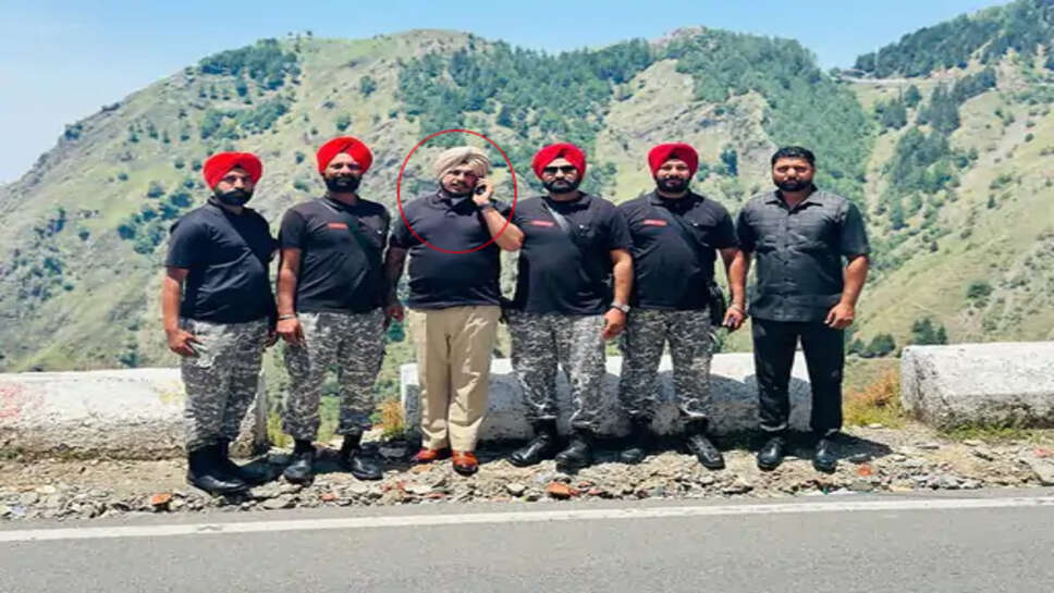 हरियाणा के फर्जी चीफ सेक्रेटरी के शाही ठाठ,35 करोड़ ठग चुका