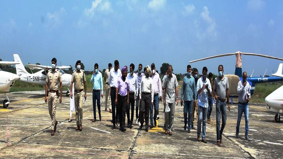 हवाई प्रशिक्षण को लेकर उपायुक्त ने लिया हवाई पट्टी पर तैयारियों का जायजा