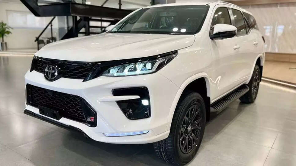 Toyota Fortuner 2024: महिंद्रा को पानी पिलाने आई नई टोयोटा फॉर्च्यूनर, जानें कीमत और फीचर्स