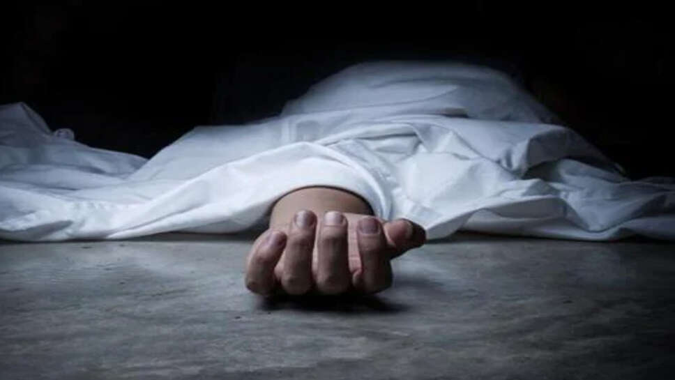 लावारिश मिला शव को चिता से कुत्ते खींच ले गए