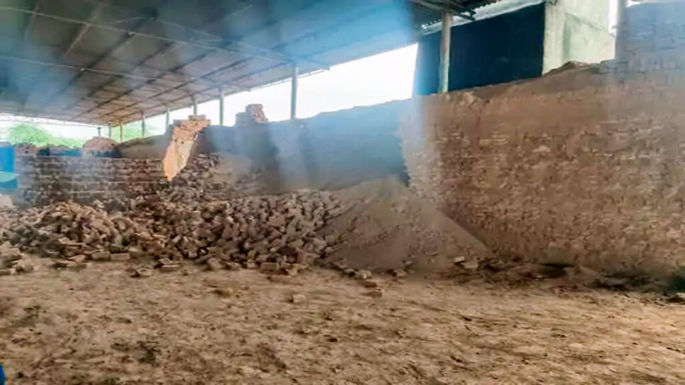 पंचकूला में ईंट-भट्ठे की दीवार गिरी:3 बच्चों की मौत, एक गंभीर घायल