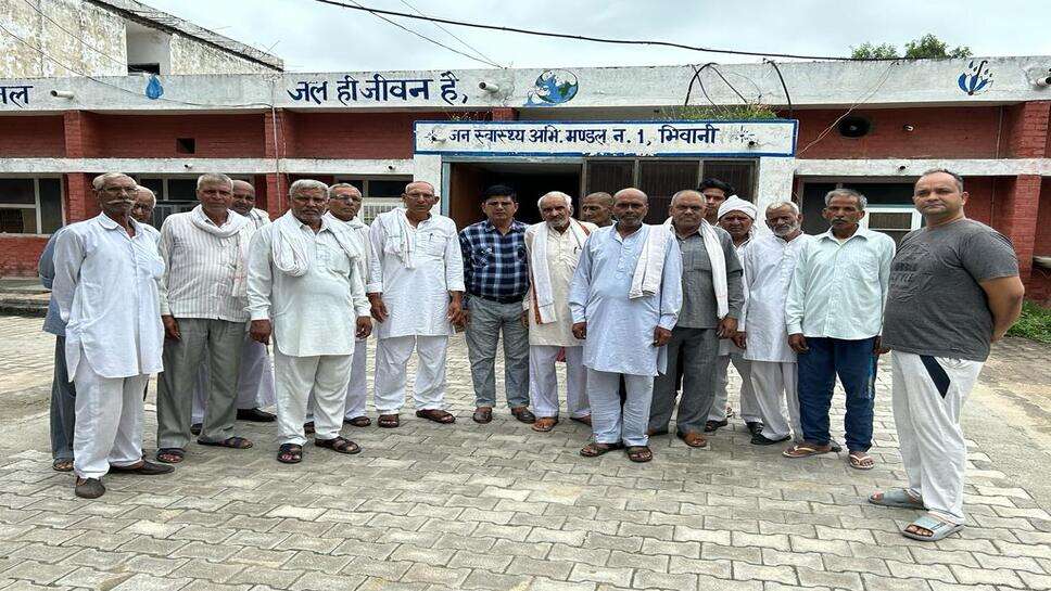 भिवानी: 6 माह से गहराई है पेयजल समस्या, नाराज कॉलोनीवासी मिले एसडीओ से