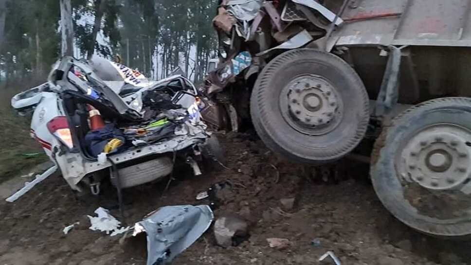 भयानक हादसा: ट्रक ने PCR गाड़ी के उड़ाए परखच्चे, एक पुलिसवाले की मौत