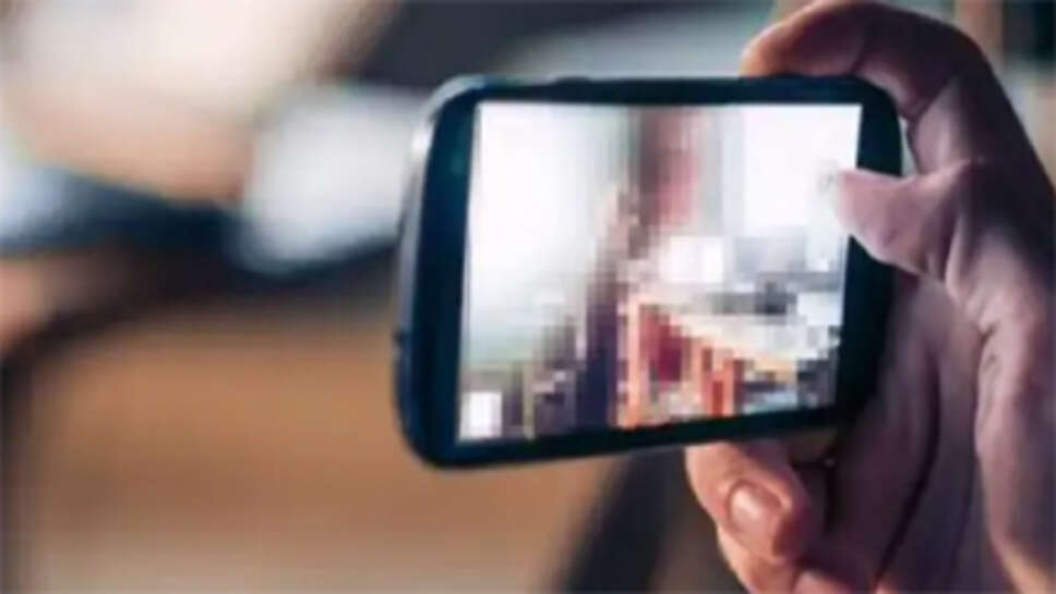 अश्लील वीडियो बना 7 लाख हड़पे