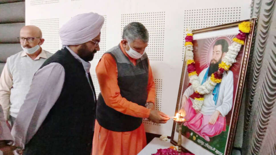 हमें संत गुरु रविदास की शिक्षाओं पर चलने की जरूरत है: धर्मबीर सिंह