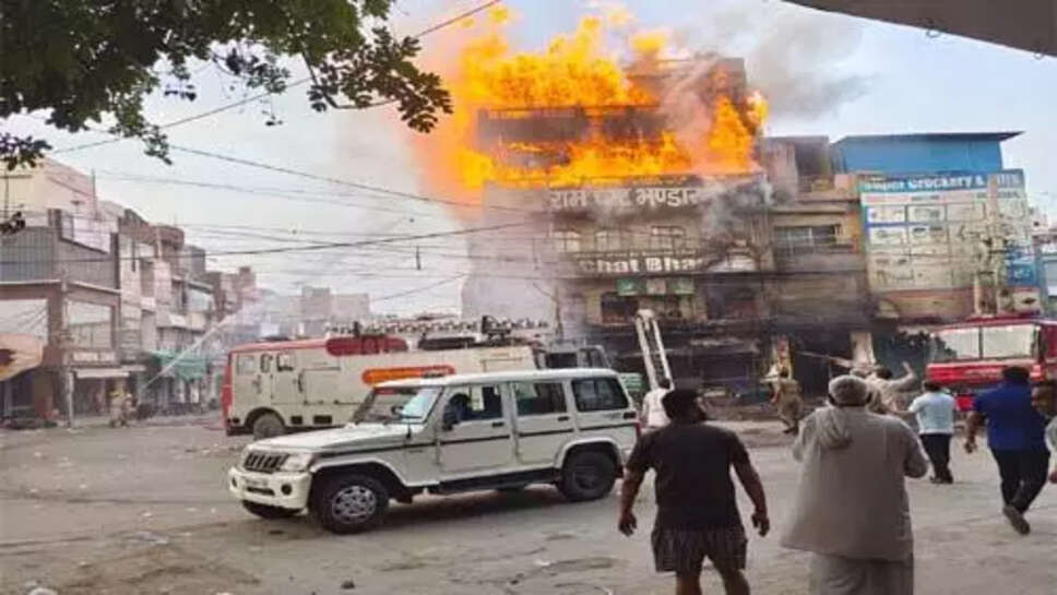 हिसार: राम चाट भंडार सहित तीन दुकानों में नुकसान, एक व्यक्ति की मौत, एक लापता