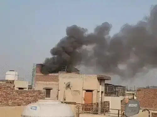 गोदाम में लगी भीषण आग