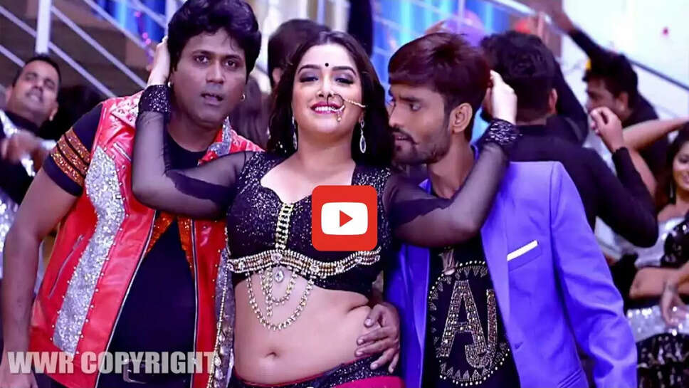 'बड़ा चुनचुनाता' गाने में छोटी सी स्&zwj;कर्ट पहन आम्रपाली दुबे ने मचाई धूम, देखकर फैंस हुए घायल