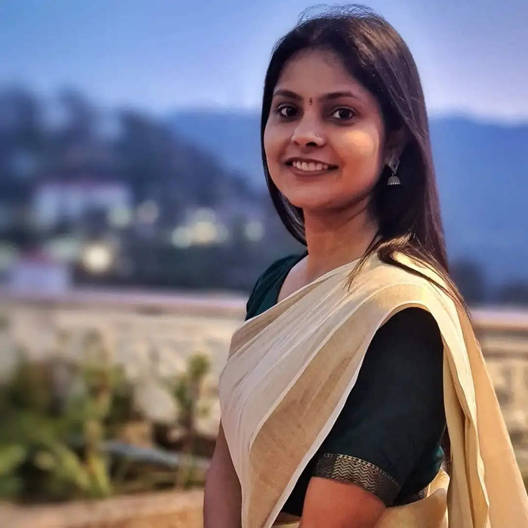 Success Story: हरियाणा के छोटे से गांव की बेटी बनी IAS अफसर, UPSC के लिए छोड़ी हाई पैकेज वाली नौकरी 