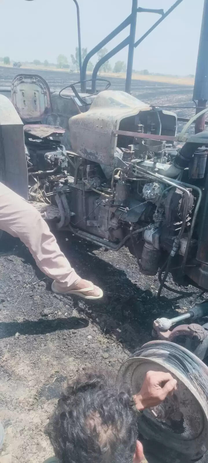 गेहूं के खेतों में लगी आग