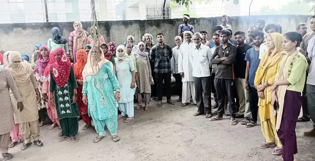 बिजली विभाग की लापरवाही से युवक की मौत,&nbsp;परिजनों&nbsp;का&nbsp;शव&nbsp;लेने से इंकार&nbsp;