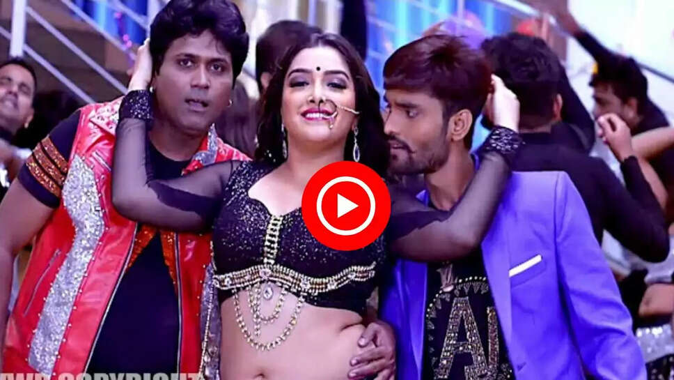  'बड़ा चुनचुनाता' गाने में छोटी सी स्&zwj;कर्ट पहन आम्रपाली दुबे ने मचाई धूम, देखकर फैंस हुए घायल