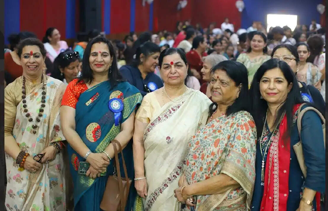 आदर्श महिला महाविद्यालय का सखी संगम एलुमनी मीट ,याद रहने वाला अनुभव बना