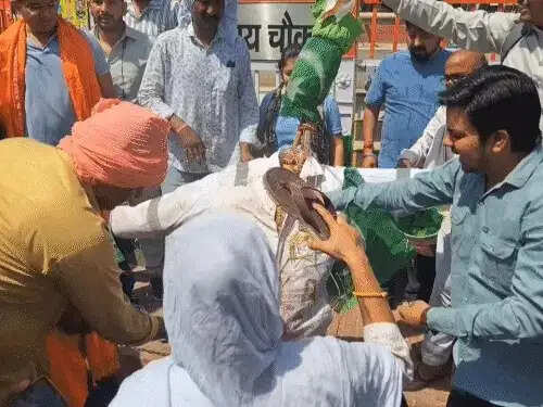 हरियाणा में पुलिस से भिड़े प्रदर्शनकारी